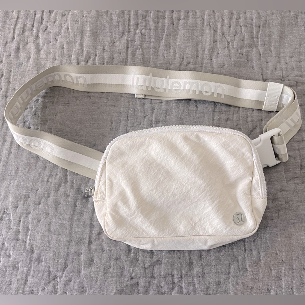 Lululemon Athletica Everywhere Belt Bag 1L White Opal RARE SOLD OUT Tan Recycled